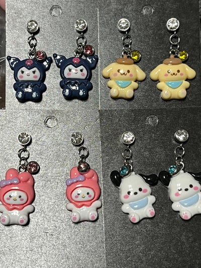 Image of hello kitty earrings 