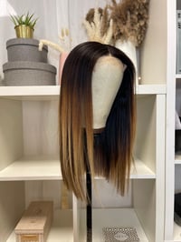 Image 1 of PRÉCOMMANDE Carré long balayage 14’