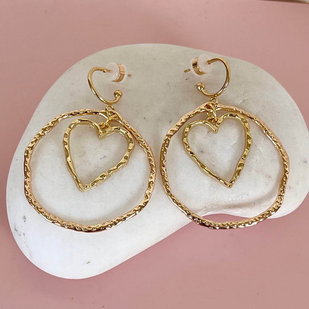 Image of Large Textured Heart and Circle Half Hoops