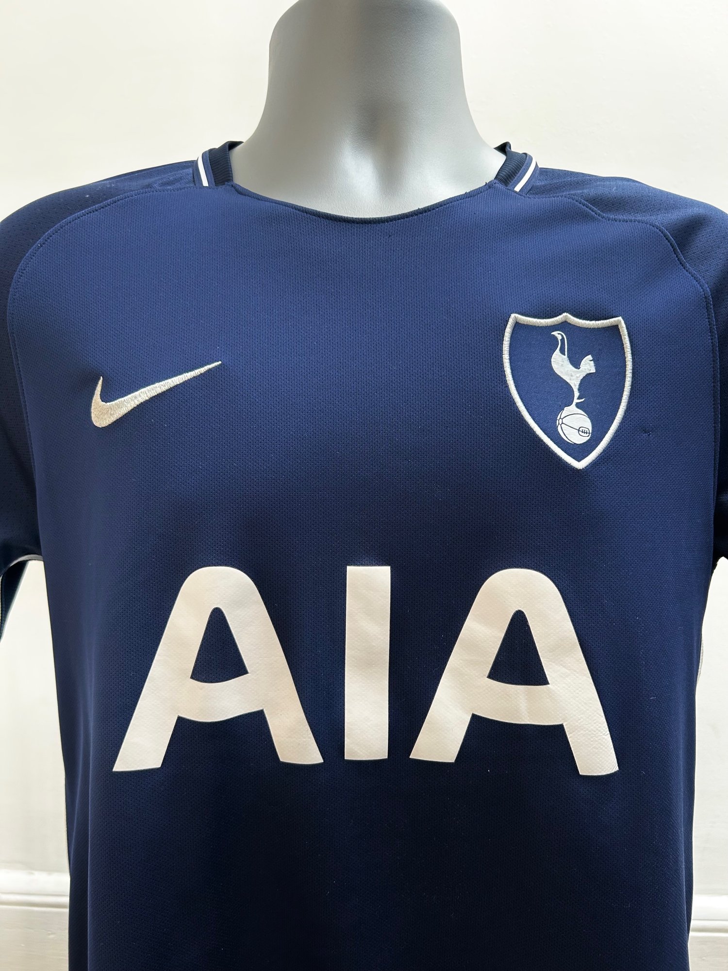 Image of Tottenham Hotspur “KANE 10” 2017/18 Away Shirt + PL patches (M)