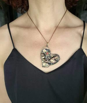 Heart pendant with flower