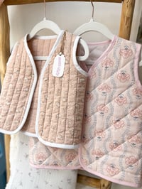 Image 2 of Gilet matelassé sans manche fille rose douceur
