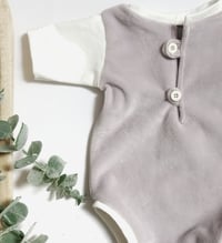 Image 2 of Newborn boys bodysuit Amir | gray | white