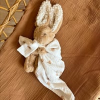 Image 1 of DOUDOU LAPIN OREILLE SHERPA MOTIF POUSSIN