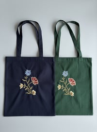 Image 4 of Tøyveske med broderier inspirert av bunadsbroderi "Nordland"