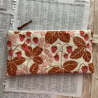 Image 2 of "Happy Friends” Small Quilted Zipper Bag