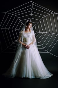 Image 2 of 1960s Laurel Leaf Veil