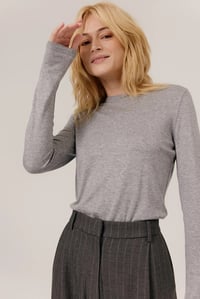 Image 2 of Camiseta Angie Gris