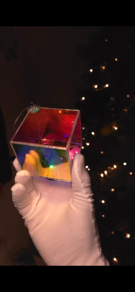 Image of Ornament drop 