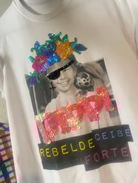 Image 4 of Camiseta bordada a man. PIPPI letras rosas. Corte oversize. *Feita por encarga.