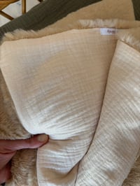 Image 3 of  COUVERTURE NUDE IRISÉ FOURRURE SABLE  