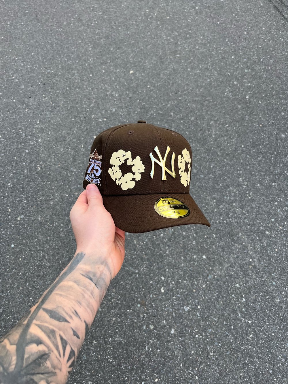 Image of  GOLD PLATE LOGO MOCHA NEW YORK YANKEES CUSTOM FITTED CAP