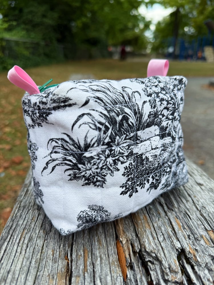 Image of Small Zipper Pouch — 10