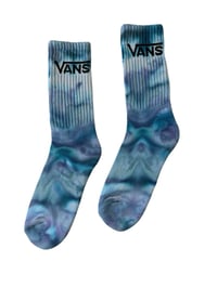 Image 4 of M/L Adult VANS Hand-Dyed Crew Socks in Moody Blues Ice Dye