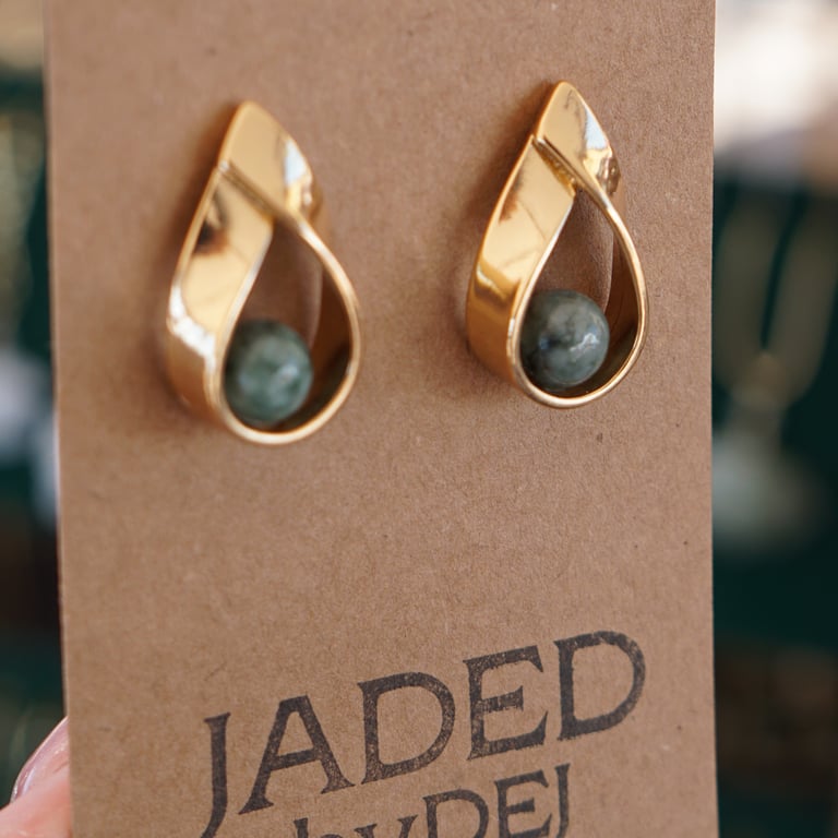 ribbon jade earrings Image 2