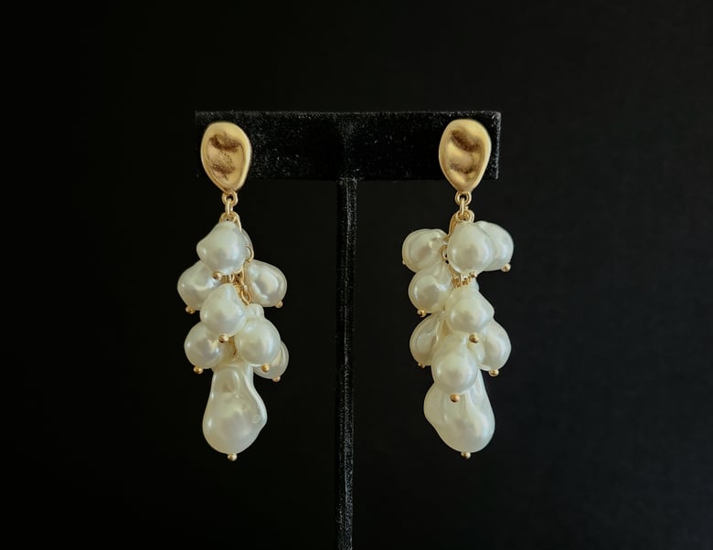 Image of White Freshwater Pearl Pierced Earrings 