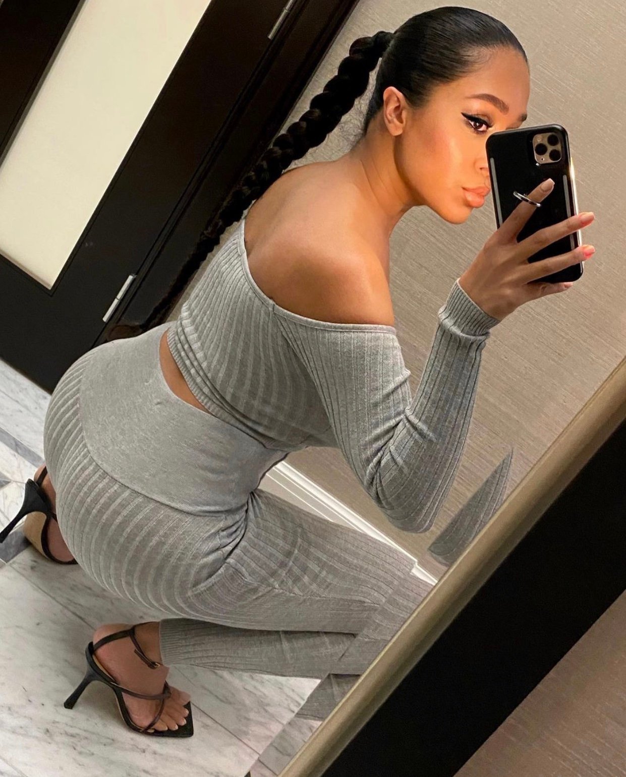 Image of GREY RIBBED 2-PIECE SET WITH CROP TOP & LEGGINGS (LARGE)