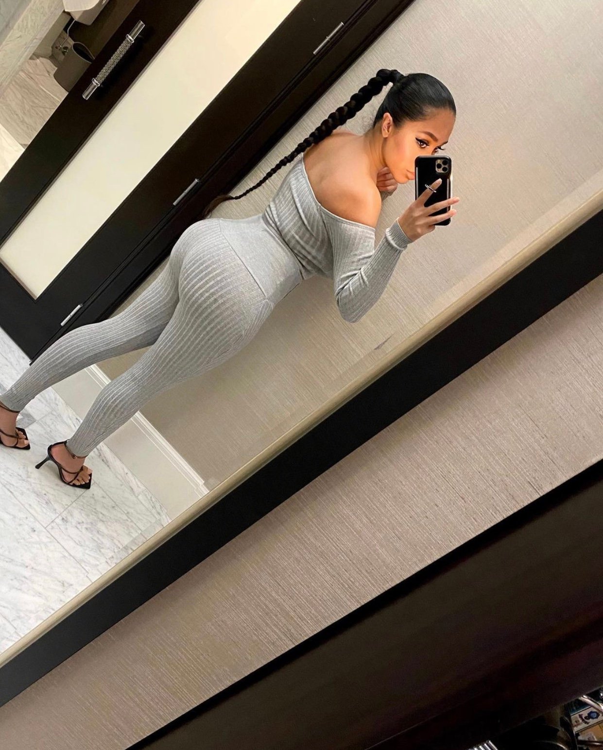 Image of GREY RIBBED 2-PIECE SET WITH CROP TOP & LEGGINGS (LARGE)