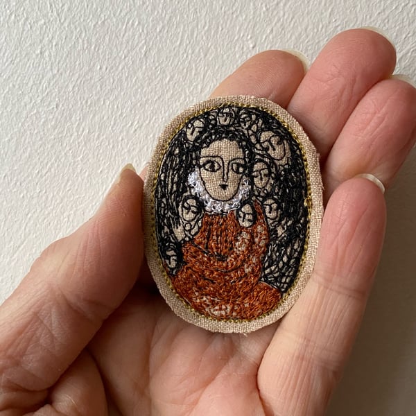 Image of Smaller embroidery portrait brooch - lady in brown 