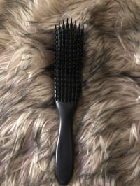 Image 4 of Detangling Brush