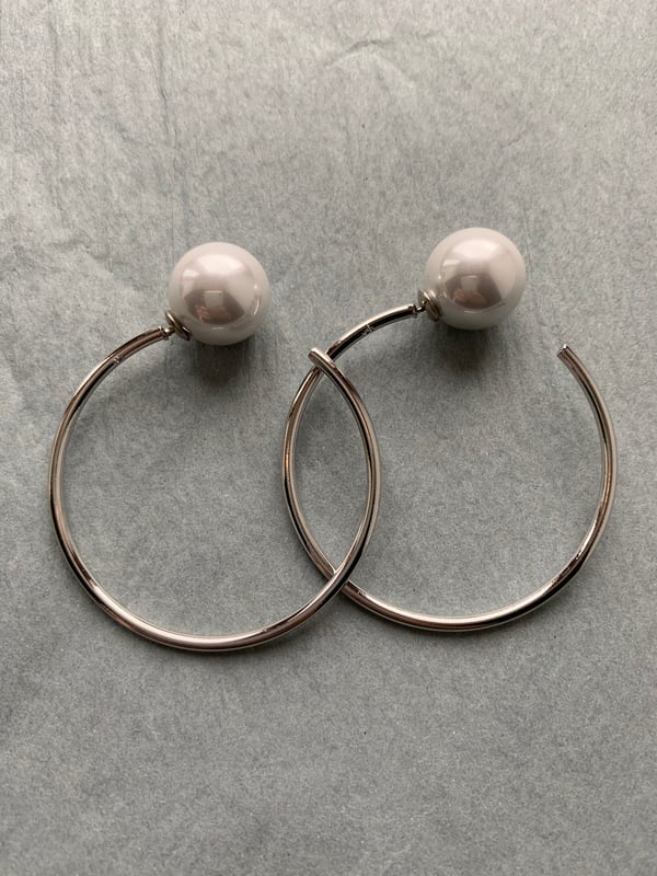 Image of Large pearl hoop earrings 