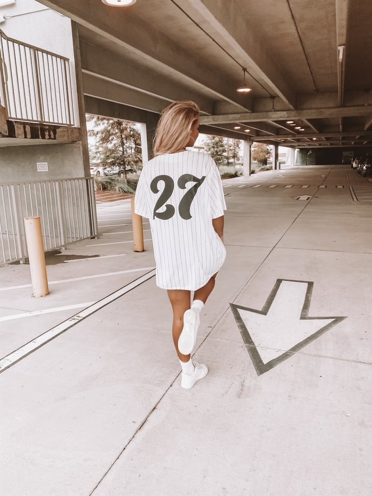 Oversized Jersey Outfit For Ladies The Schnacky Baseball Jersey NoahSchnacky Oversized Jersey Outfit For Ladies The Schnacky Baseball Jersey NoahSchnacky
