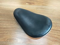 Plain solo seat 
