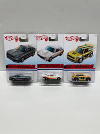 HOT WHEELS FLYING CUSTOMS MUSTANG MINI AND CUSTOM V8-VEGA NEW SET OF 3