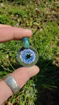 Image 3 of Flower pendant with sea slyme loop