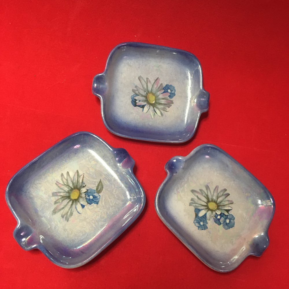 Set of 3 lusterwear ashtrays