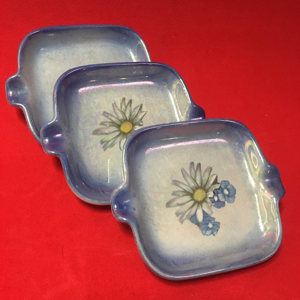 Set of 3 lusterwear ashtrays