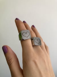 Image 4 of CHAIN HEART ENGRAVED SIGNET RING 