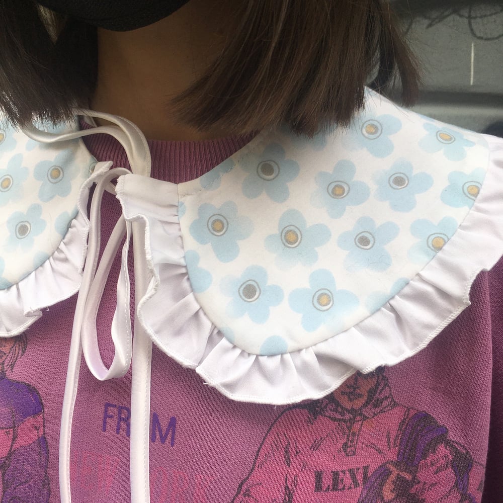 Image of FLOWERS COLLAR NEW 