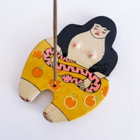 Image 3 of Curvy Girl Plate - Yellow and Peach Bathers