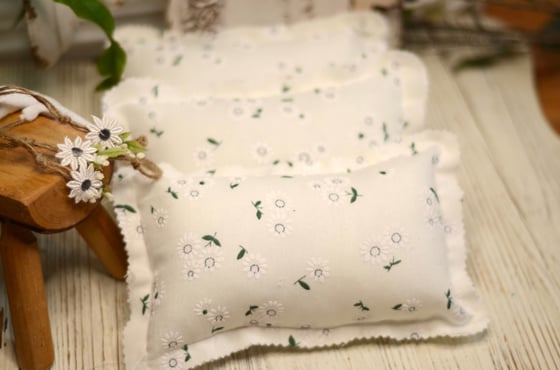 Image of Daisy pillow set
