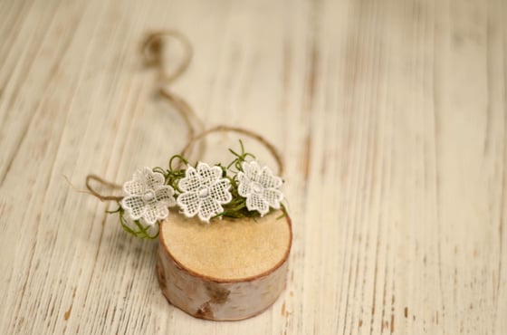 Image of Trio lace flowers tieback