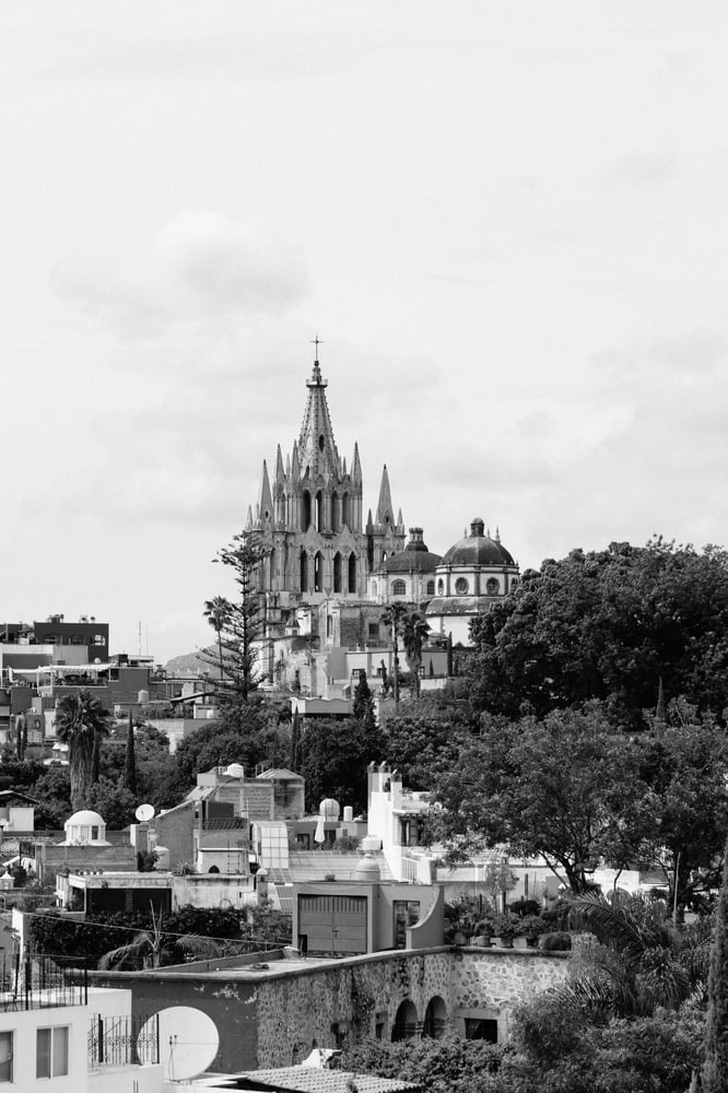 Image of Black and White San Miguel
