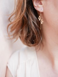 Image 2 of Boucles d'Oreilles Tiges BLOOM Dorées