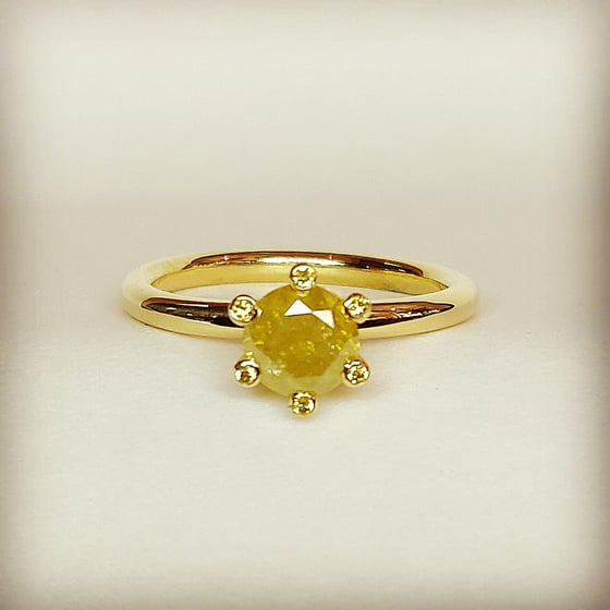 Beeld van Yellow sun