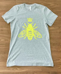 Image 1 of Women’s Slim Fit QUEEN BEE T-Shirt (Grey)