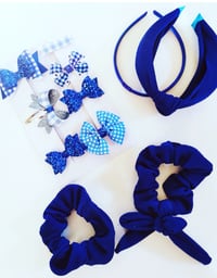 Image 2 of DELUXE School Bow Set (11 piece) 