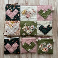 Image 8 of "Garden Party" Large Quilted Hearts Zipper Bag