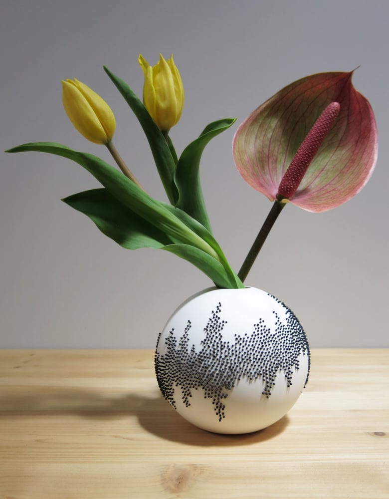 Image of Jarrón esfera con textura de porcelana