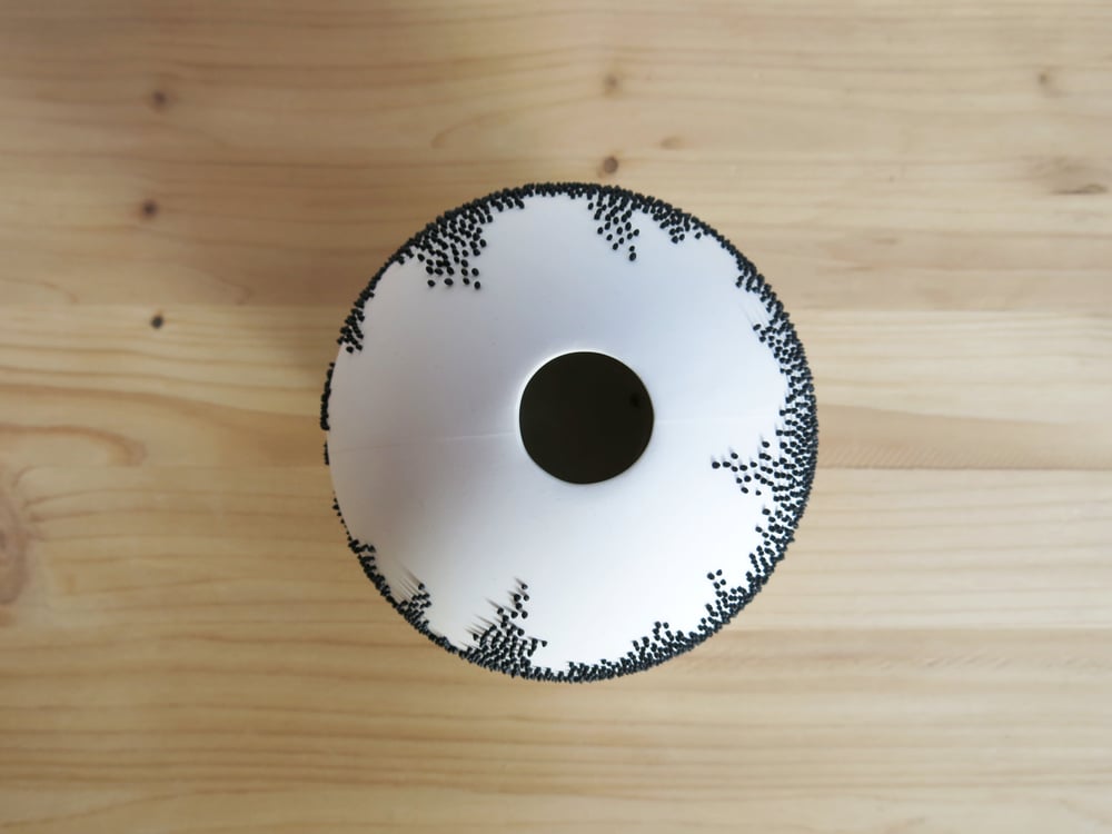 Image of Jarrón esfera con textura de porcelana