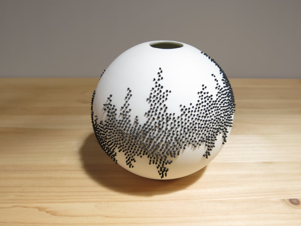 Image of Jarrón esfera con textura de porcelana