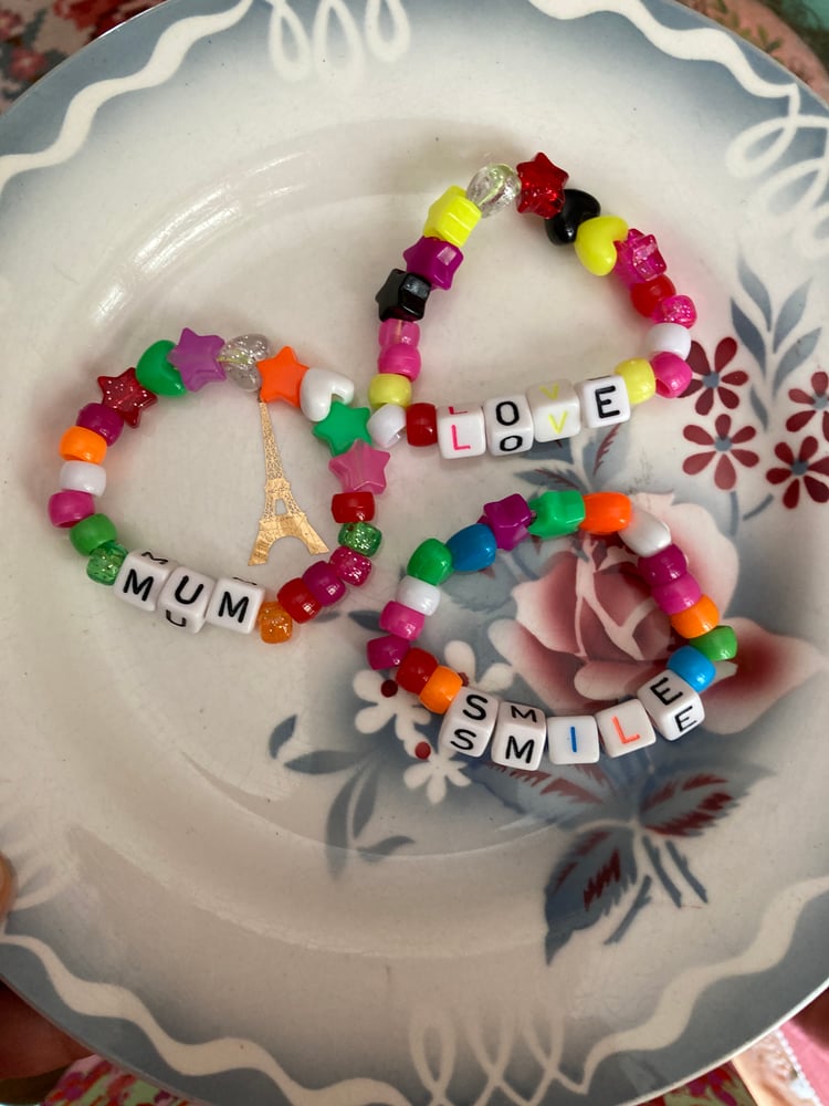 Image of Bracelets multicolores à messages