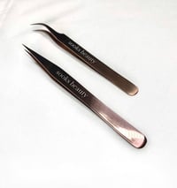 The Classic Curved Tweezers: Cinammon