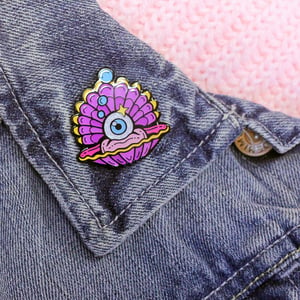 Image of Eyeball clam enamel pin - shell pin - creepy cute - pastel goth - lapel pin badge