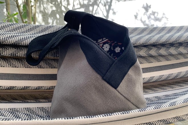 Image of Sac Y&A spring flower and warm beige