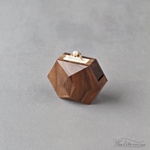 Image of Unique secret ring display by Woodstorming